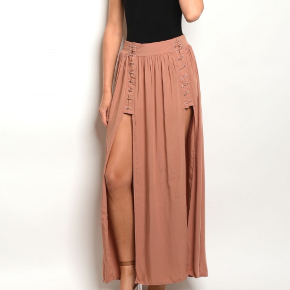 Rose Maxi Skirt! - Picture 2 of 8